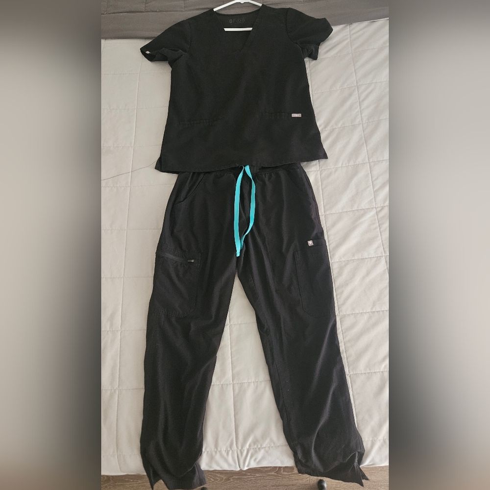 FIGS Small Black Scrub Set
